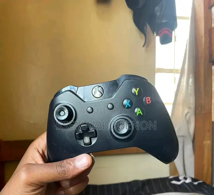 Xbox One With 7 Games Only and One Pad