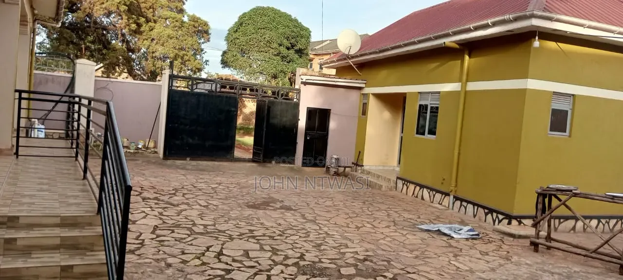 14bdrm Bungalow in Rubaga for sale