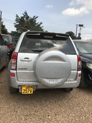 Suzuki Escudo 2005 Silver