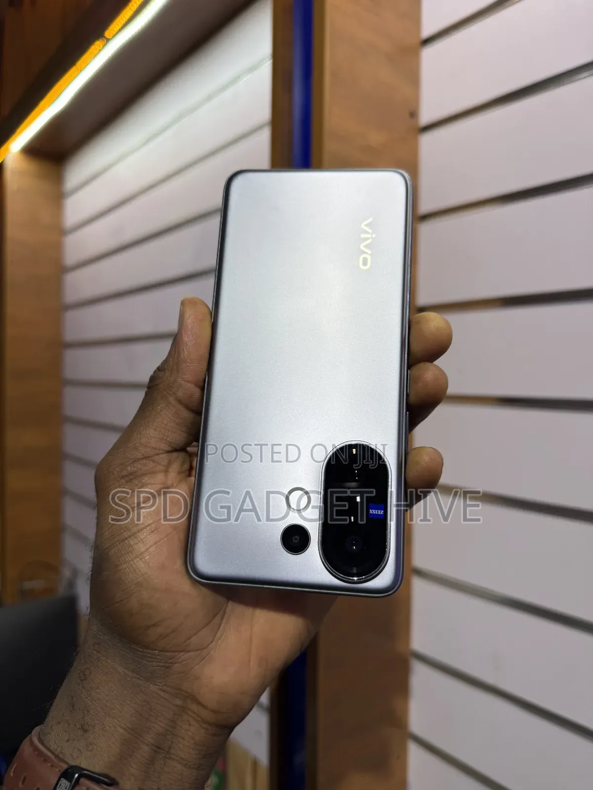 Vivo V60 512 GB