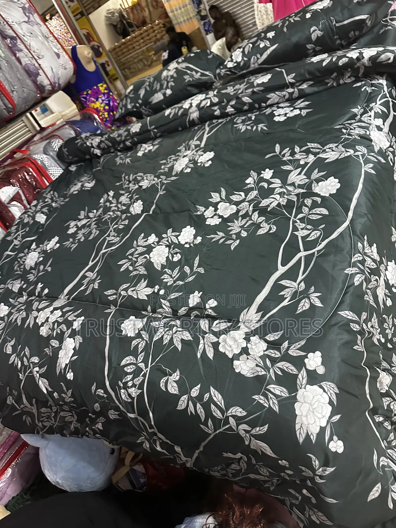 Bedcover With 2 Pillowcases, 1 Bedsheet and 1 Duvet