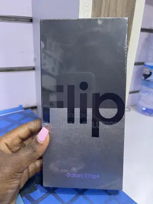 New Samsung Galaxy Z Flip4 256 GB Purple