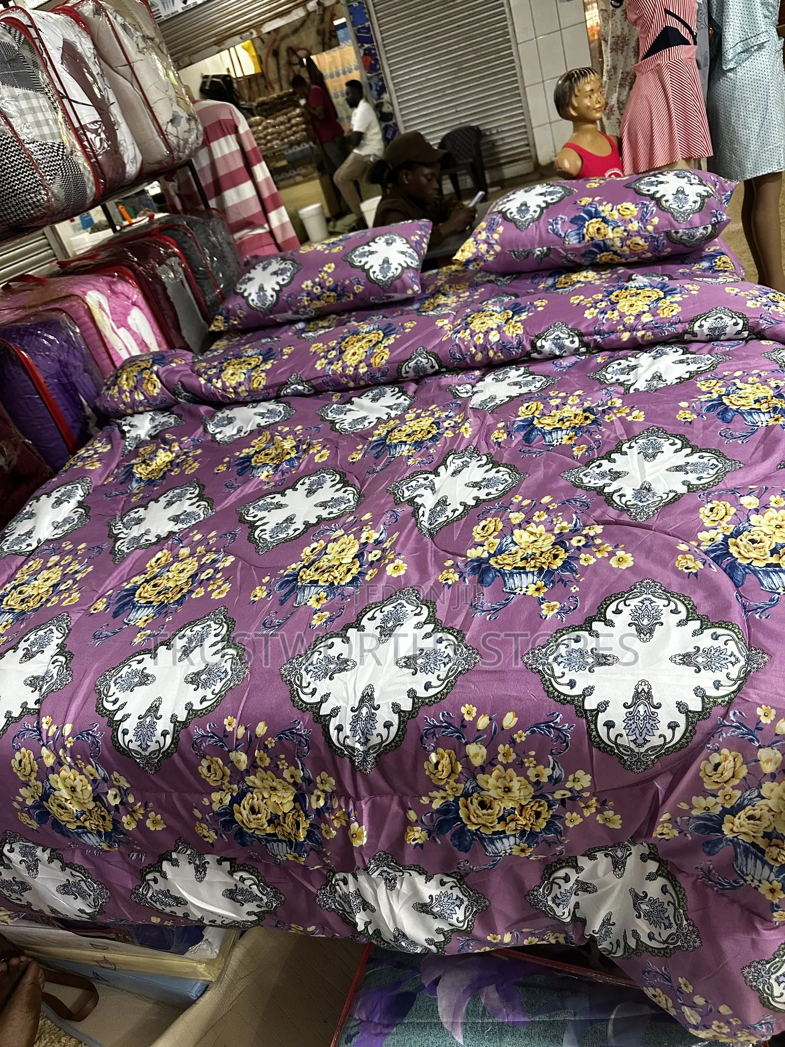Floral Duvet 2 Pillowcases, 1 Bedsheet and 1 Duvet Size (4x6 and 5x6)