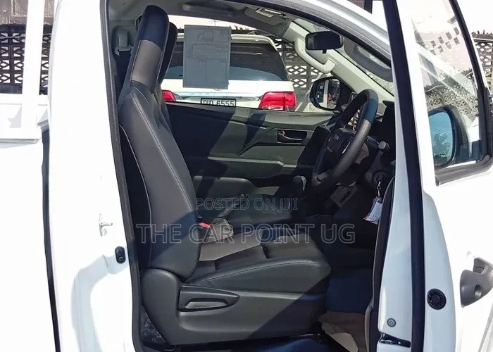 New Toyota Hilux 2025 White