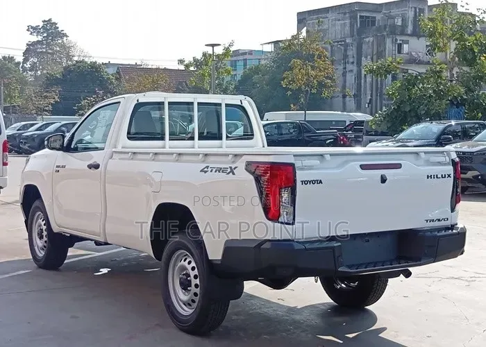 New Toyota Hilux 2025 White