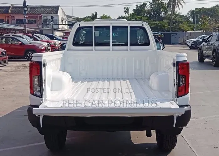 New Toyota Hilux 2025 White
