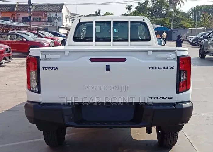 New Toyota Hilux 2025 White