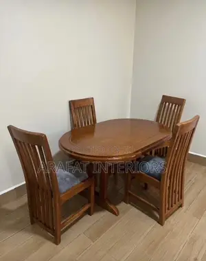 Beautiful Solid Wood Oval Pedestal Dining Table With 4 Matching