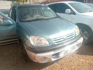 Toyota Raum 2000 Green