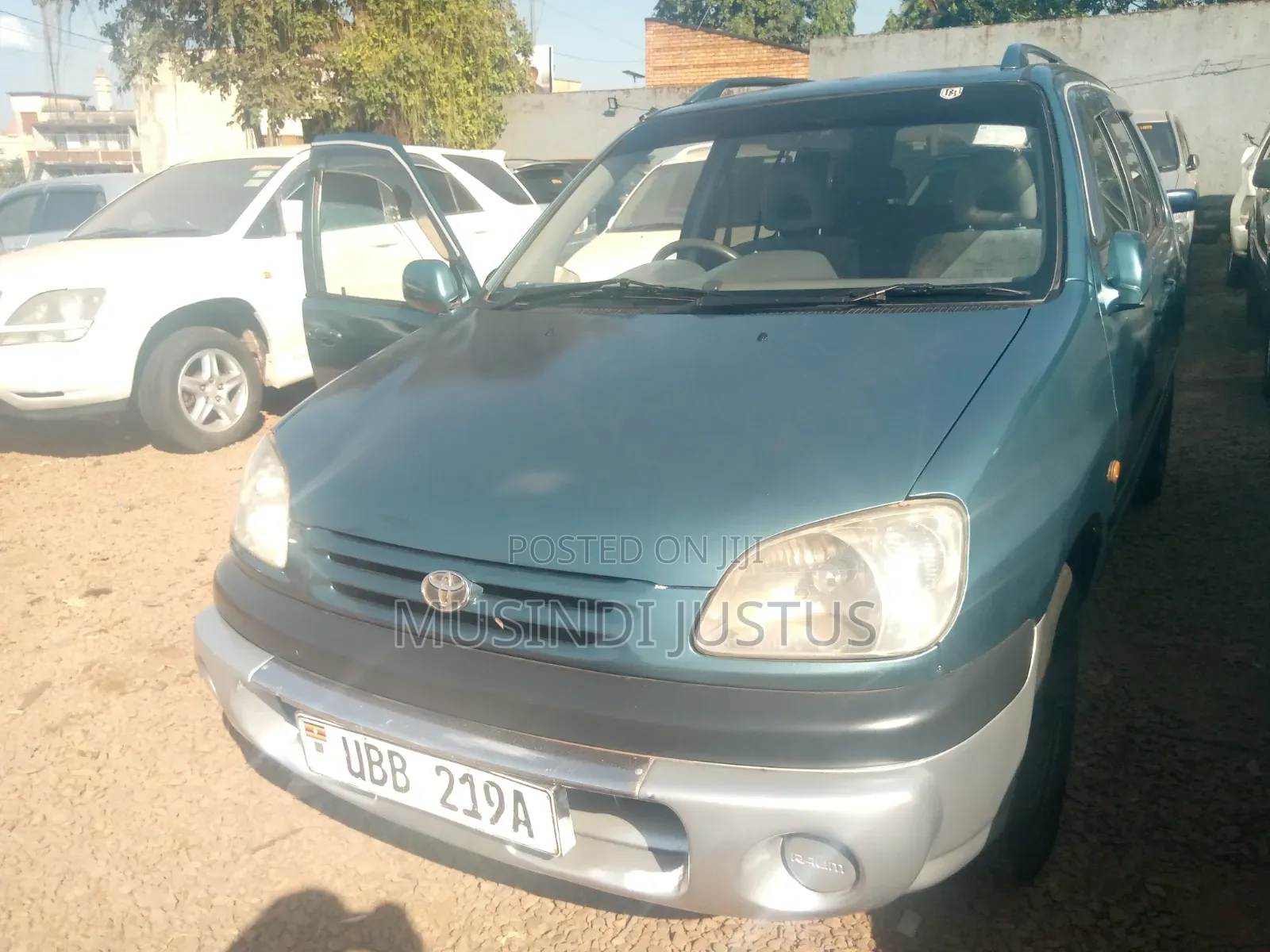 Toyota Raum 2000 Green