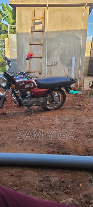 Bajaj Boxer 100 2012 Red