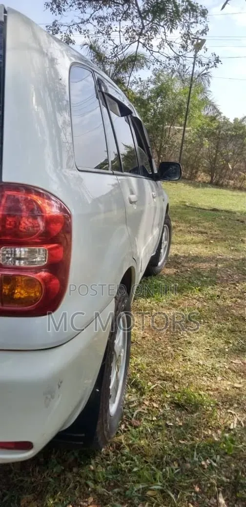 Toyota RAV4 Automatic 2003 White