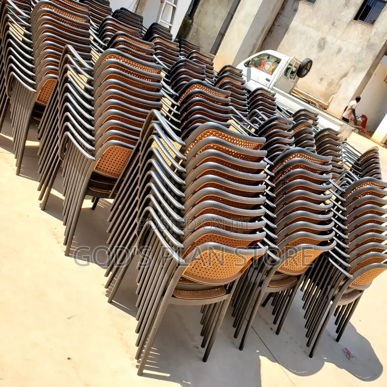 Cushioned Fixed Arms Plastic Chairs Plastic Chairs