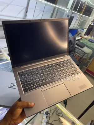 Laptop HP ZBook Firefly 14 G7 8GB Intel Core i5 SSD 256GB