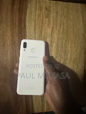 Samsung Galaxy A20 32 GB White