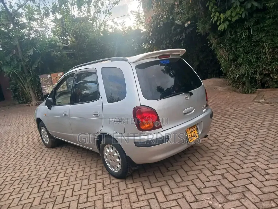 Toyota Corolla Spacio 2000 Silver