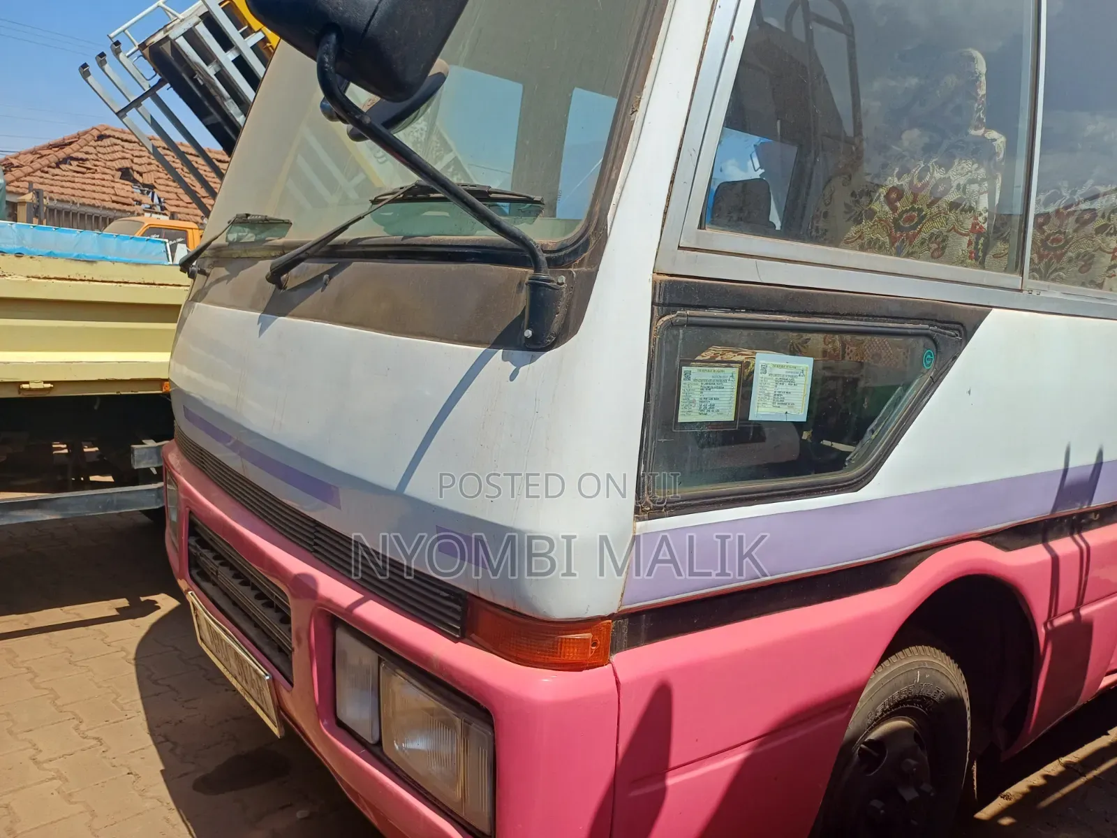 Mitsubishi Fuso Rosa 2001 Beige