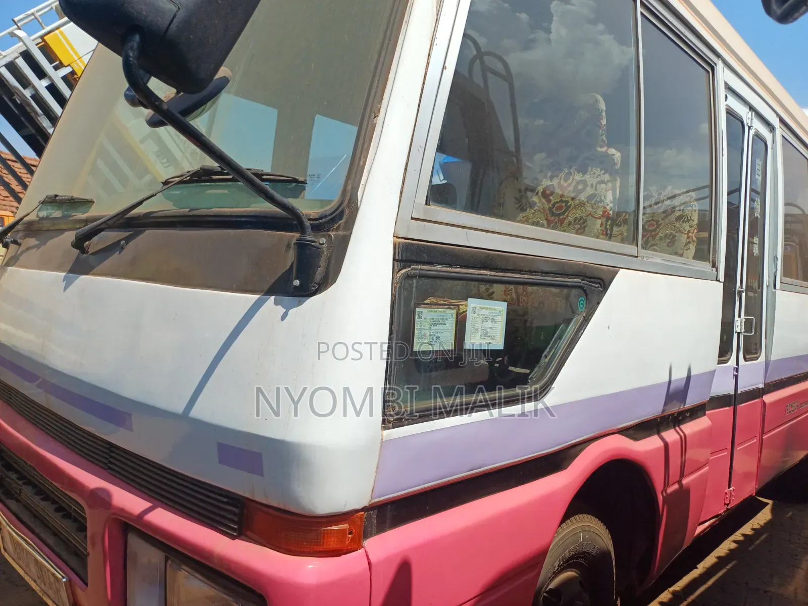 Mitsubishi Fuso Rosa 2001 Beige
