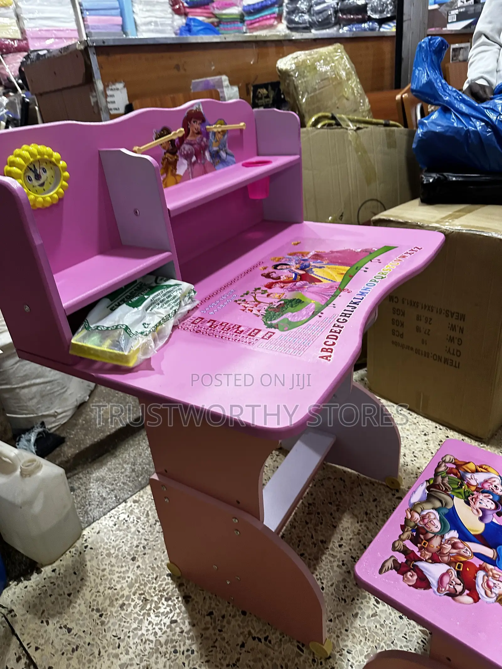 Children’S Cartoon Reading Table With Chair