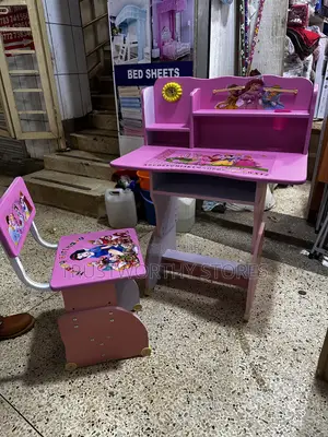 Children’S Cartoon Reading Table With Chair