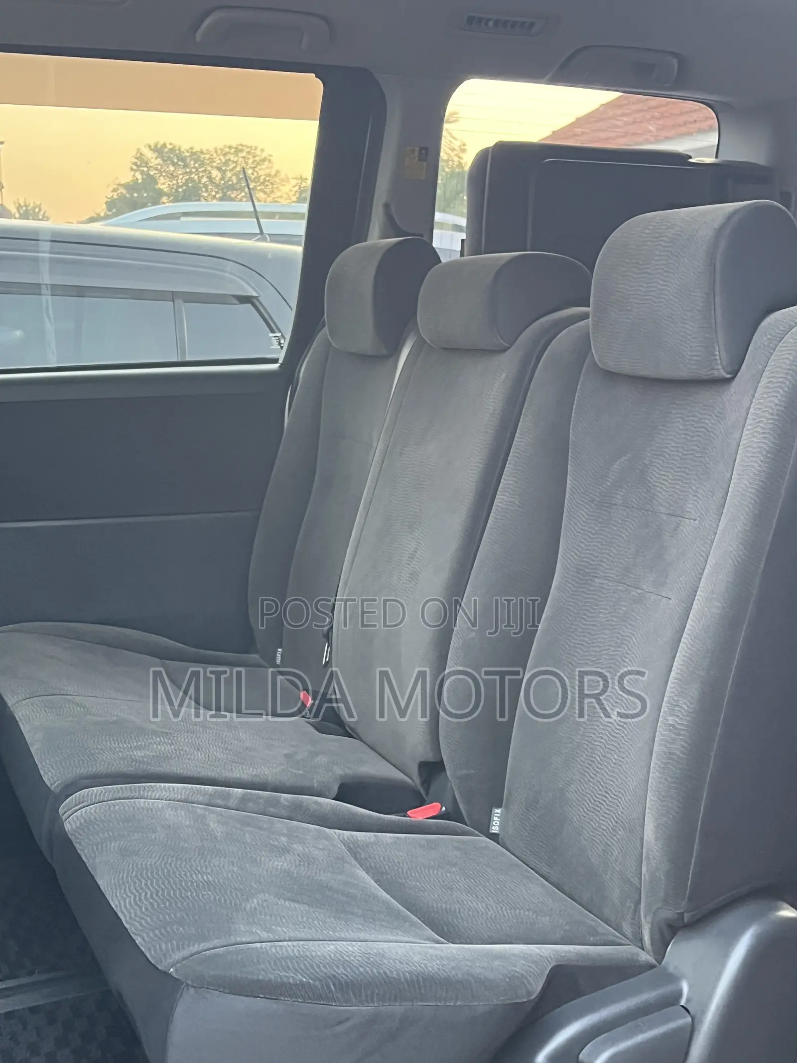 Toyota Noah 2.0 143hp AWD (8 Seater) 2011 White