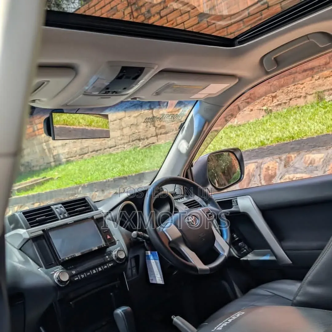 Toyota Land Cruiser 2015 White