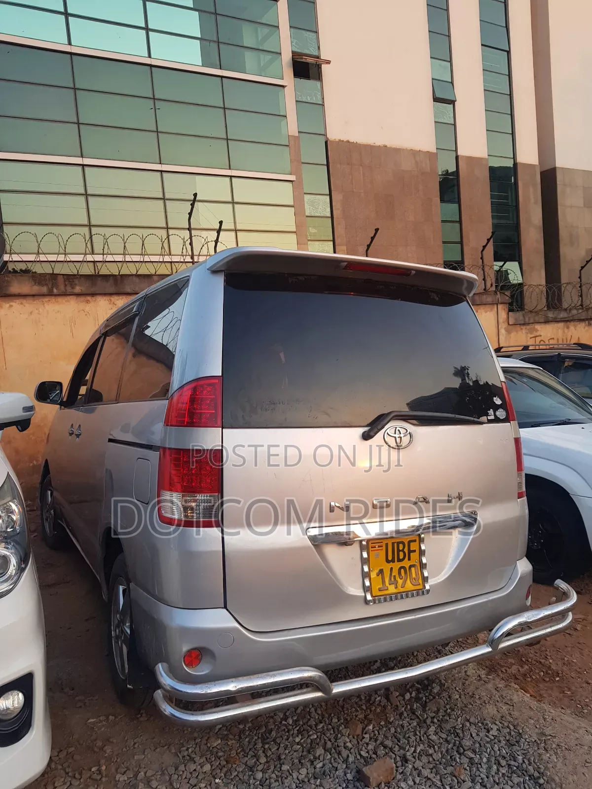 Toyota Noah 2005 Silver
