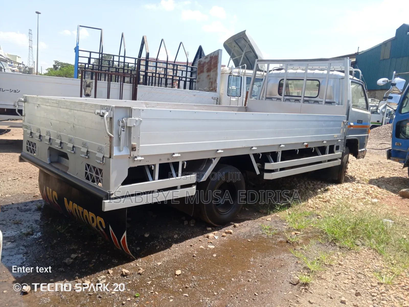 Isuzu 1998 White