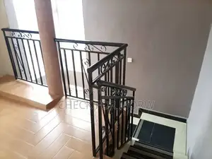 5bdrm Duplex in Bugolobi, Central Division for rent