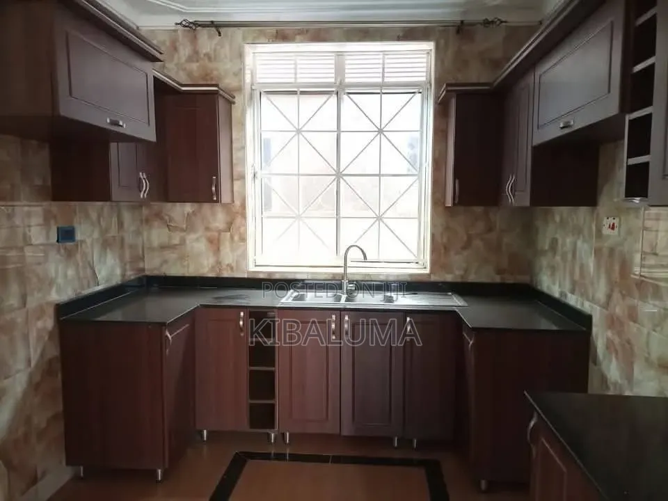 5bdrm Duplex in Bugolobi, Central Division for rent