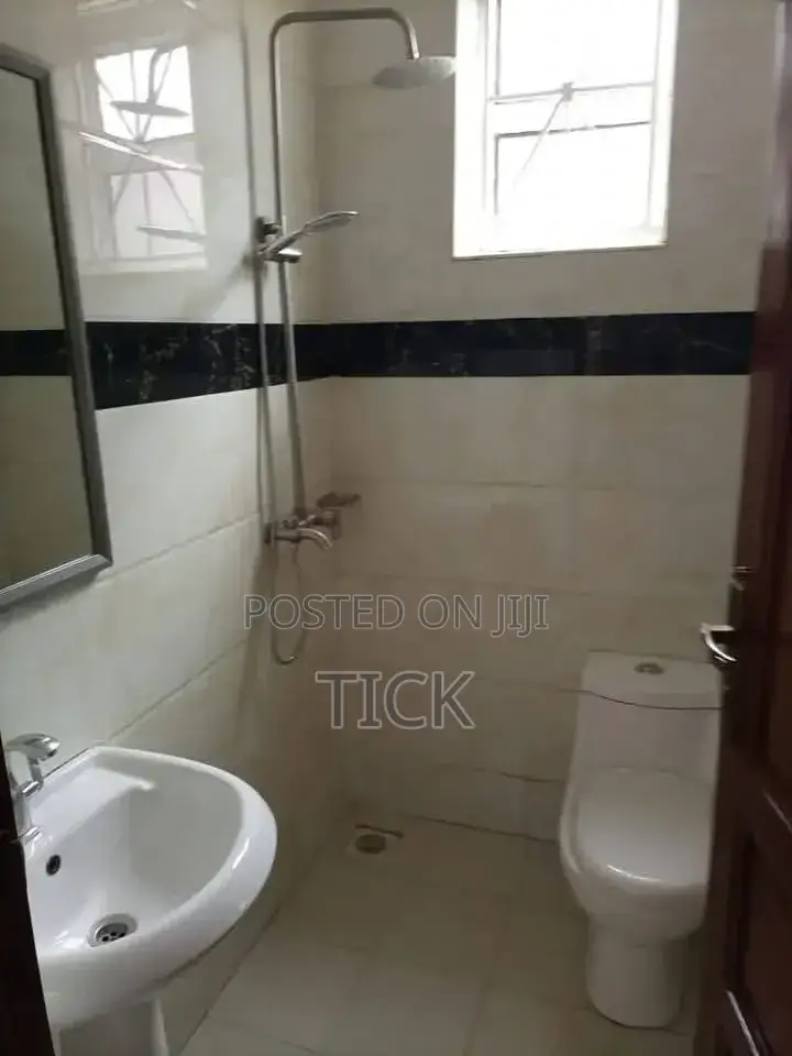 5bdrm Duplex in Bugolobi, Central Division for rent