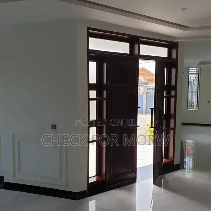 5bdrm Duplex in Kyanja, Central Division for rent