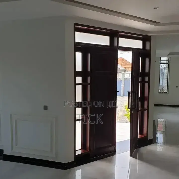 5bdrm Duplex in Kyanja, Central Division for rent