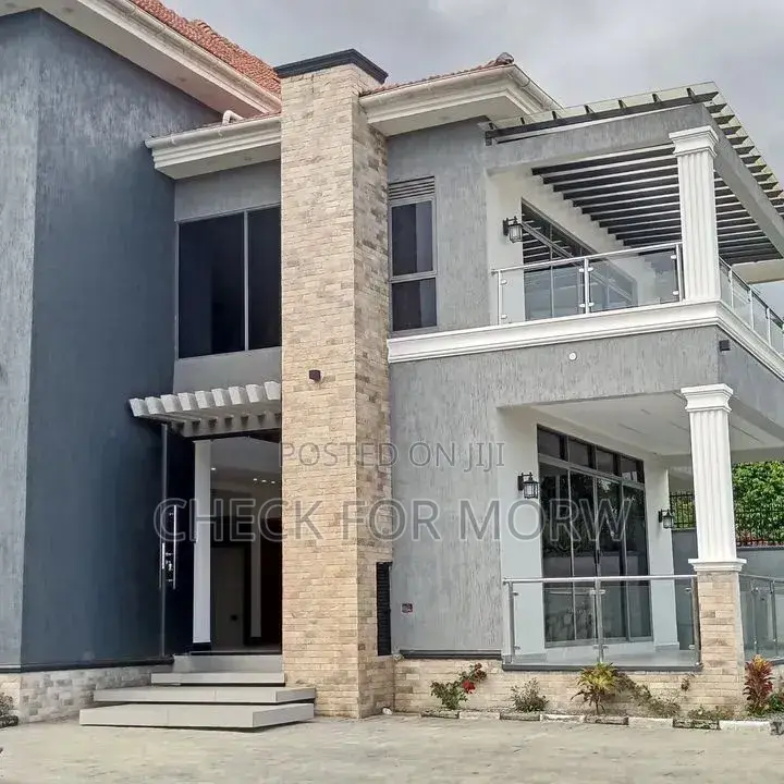 5bdrm Duplex in Muyenga, Central Division for rent