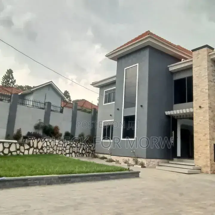 5bdrm Duplex in Muyenga, Central Division for rent
