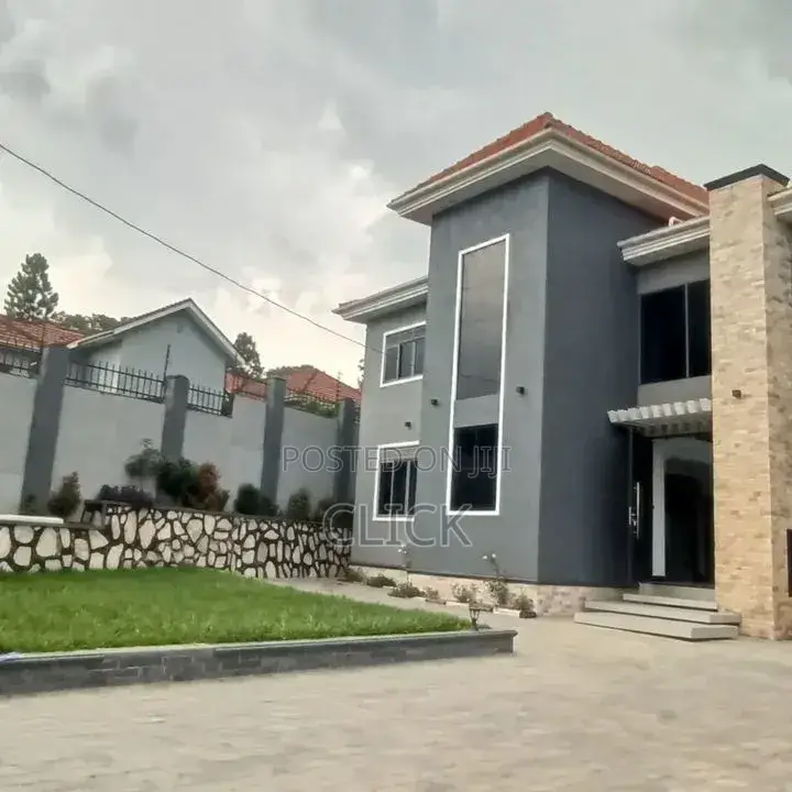 5bdrm Duplex in Muyenga, Central Division for rent