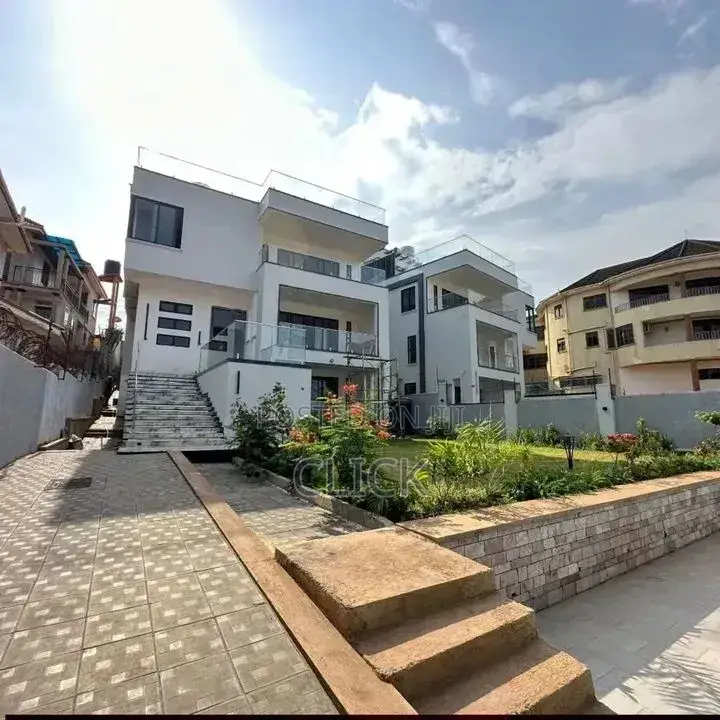 5bdrm Duplex in Bunga, Central Division for rent