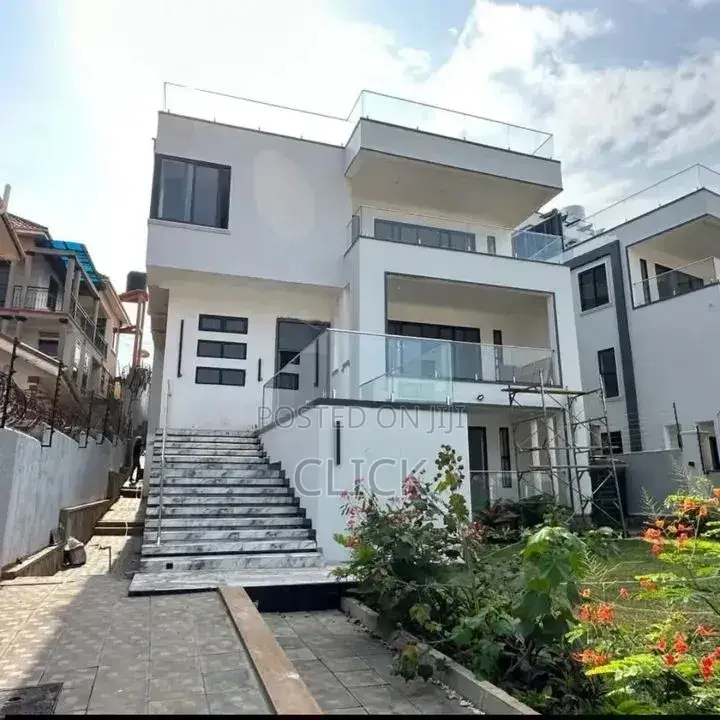 5bdrm Duplex in Bunga, Central Division for rent