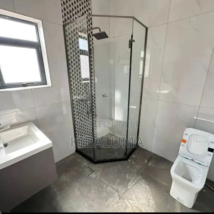 5bdrm Duplex in Bunga, Central Division for rent