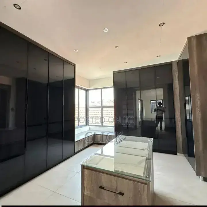 5bdrm Duplex in Bunga, Central Division for rent