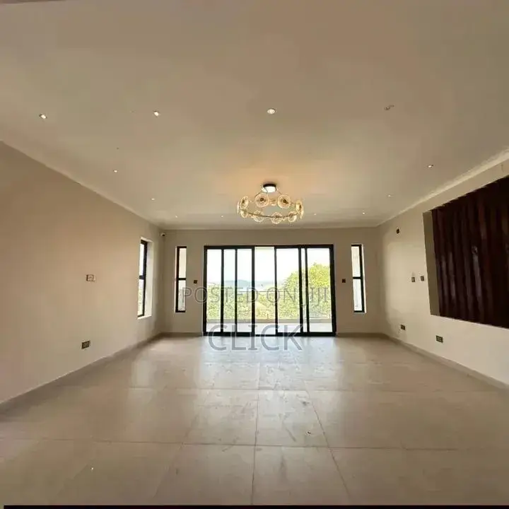 5bdrm Duplex in Bunga, Central Division for rent