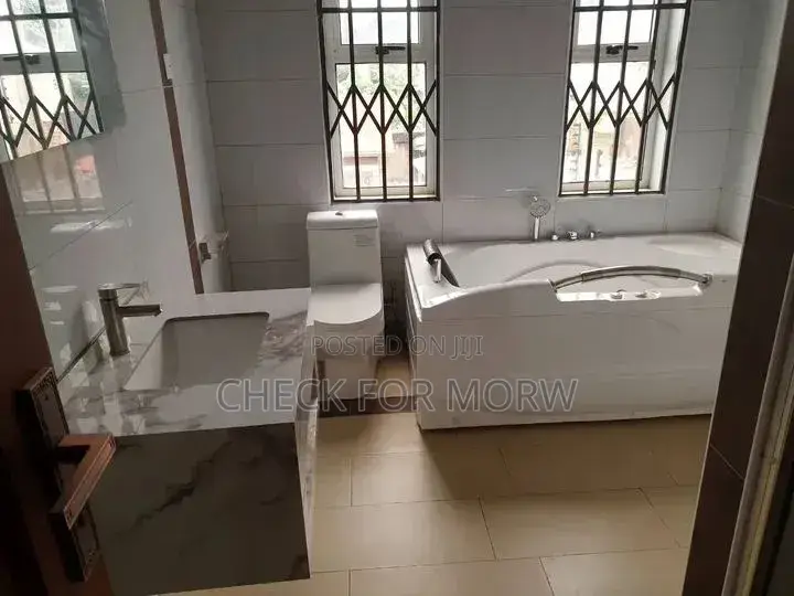 5bdrm Duplex in Buziga, Central Division for rent
