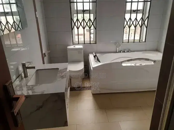 5bdrm Duplex in Buziga, Central Division for rent