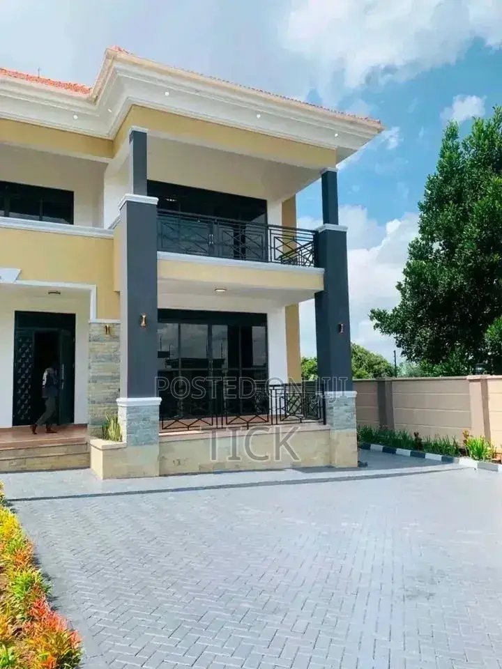 5bdrm Duplex in Buziga, Central Division for rent
