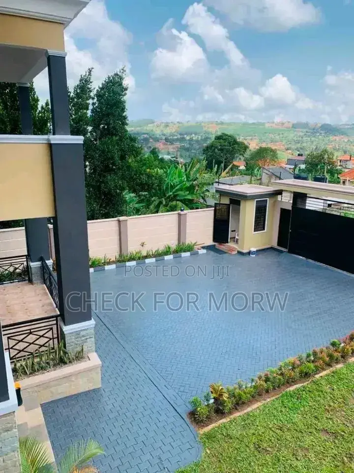 5bdrm Duplex in Buziga, Central Division for rent