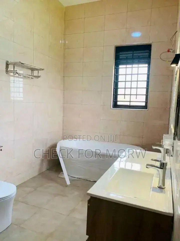 5bdrm Duplex in Buziga, Central Division for rent
