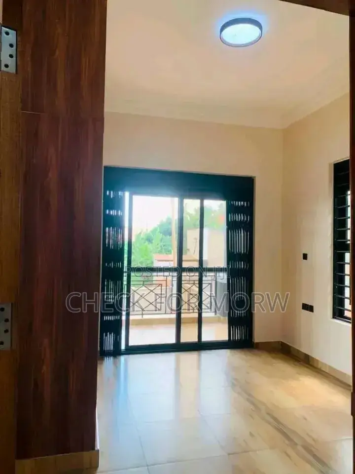 5bdrm Duplex in Buziga, Central Division for rent