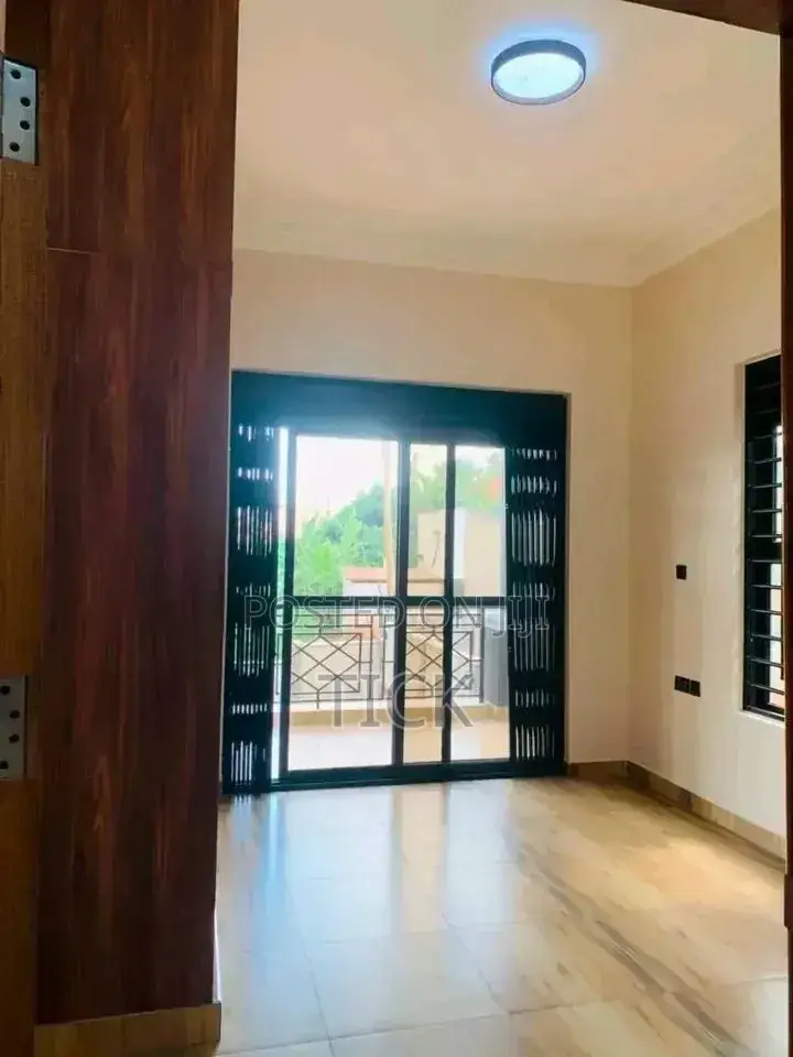 5bdrm Duplex in Buziga, Central Division for rent