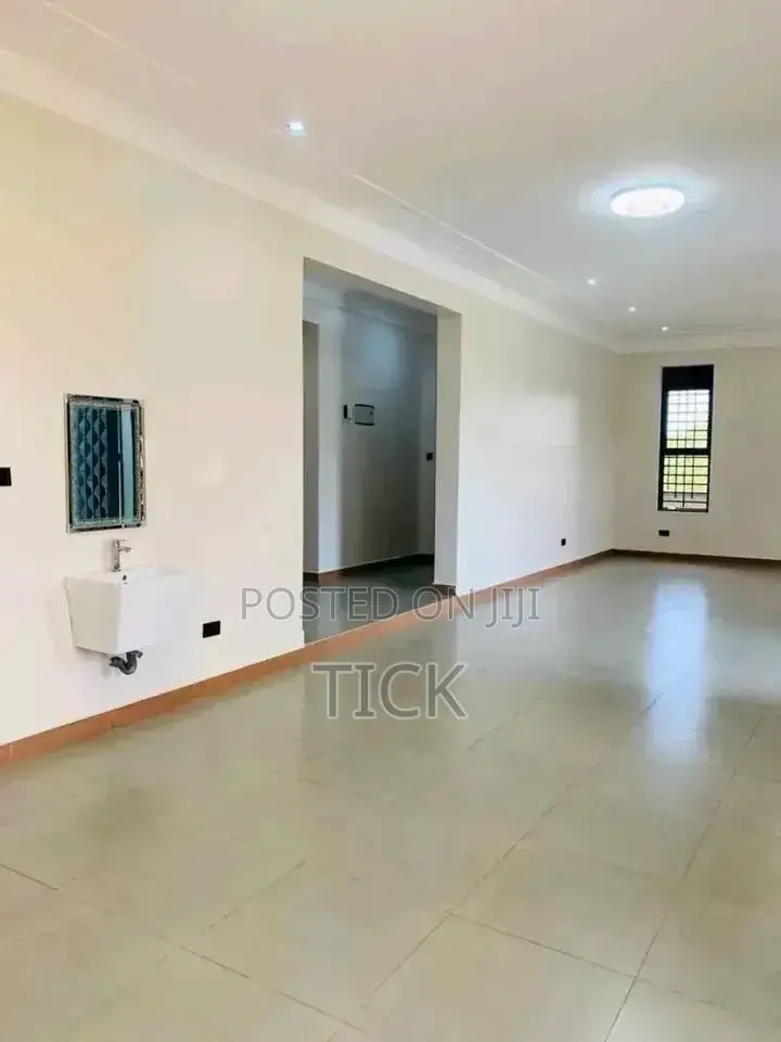 5bdrm Duplex in Buziga, Central Division for rent