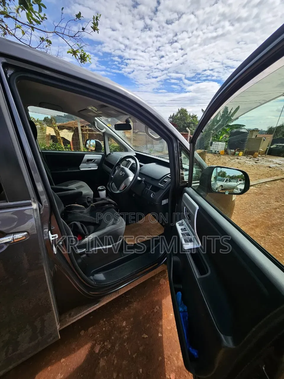 Toyota Noah 2.0 143hp AWD (8 Seater) 2012 Gray